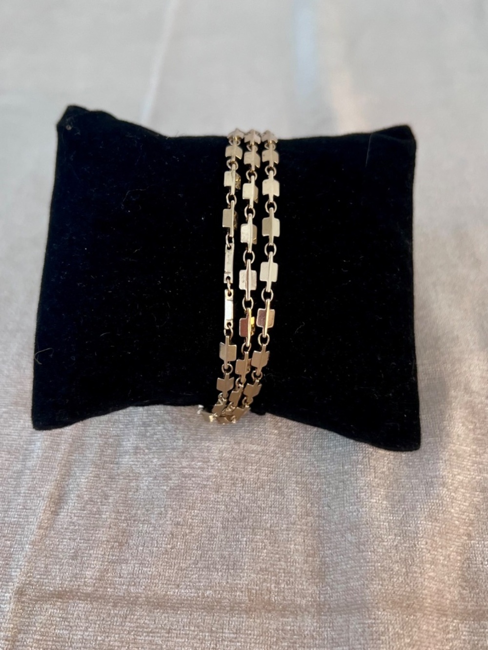 Yellow gold-toned chain link bracelet - Picture 2 of 4